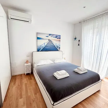 Dimora Punta Azzurra פולינאנו א מארה